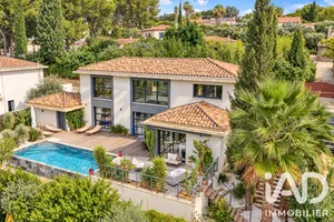 Maison à Saint-Cyr-sur-Mer (83270)