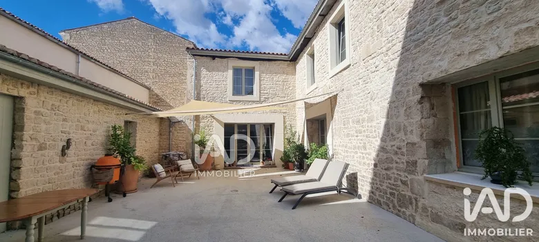 Maison 10 pièces 290 m² · à Fontenay-le-Comte · 290 m² · 699 900 €