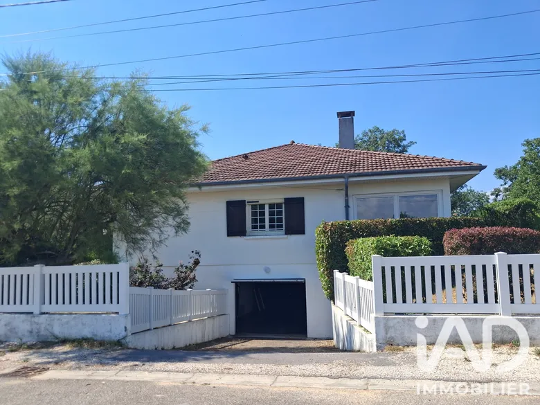 Maison 8 pièces 219 m² · à Salans · 219,4 m² · 278 000 €