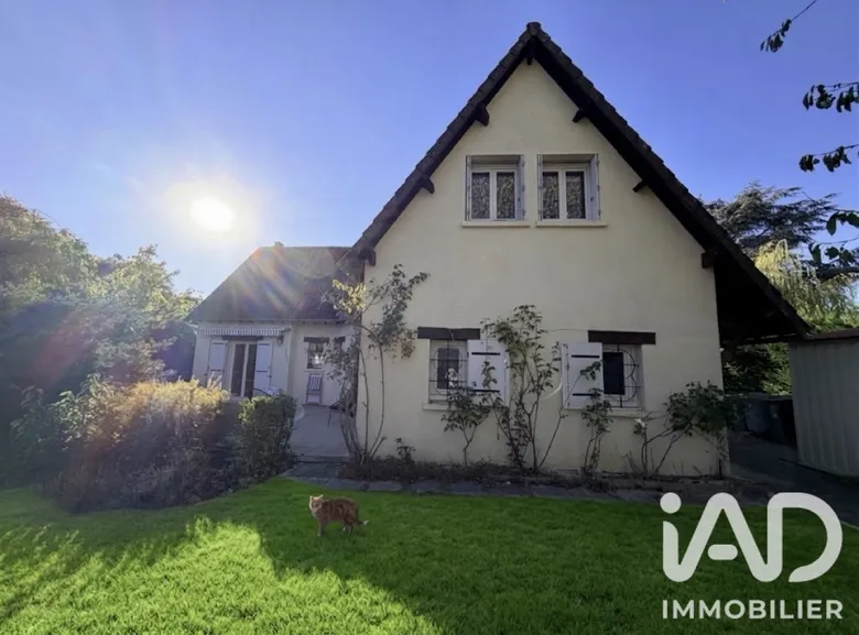 Maison 8 pièces 154 m² · à Savigny-le-Temple · 153,6 m² · 479 000 €