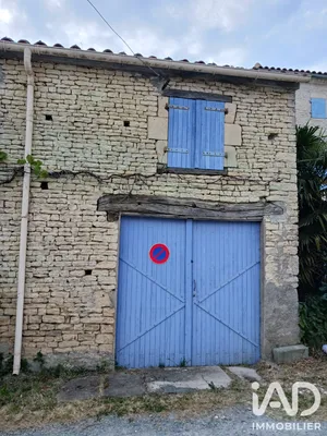 Immeuble à Ferrières (17170)
