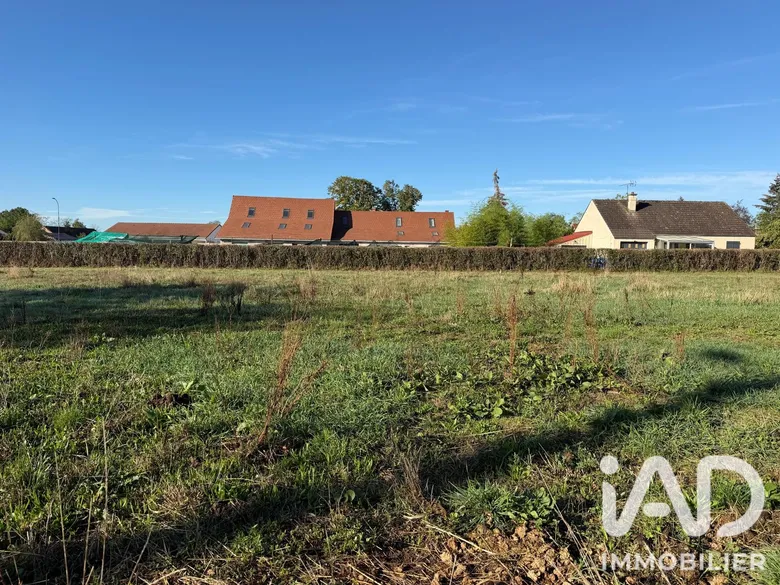 Terrain 704 m² · à Varenne-Saint-Germain · 18 200 €
