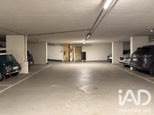 Parking in Paris (75003)