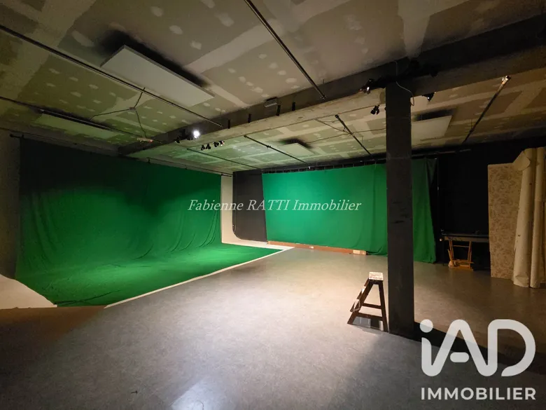 Local commercial 230 m² · à Courbevoie · 230 m² · 689 999 €