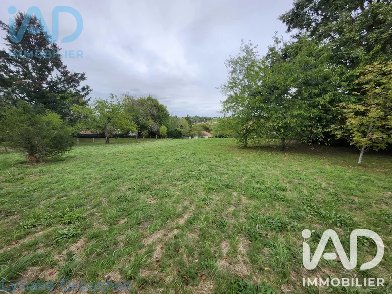 Terrain 1870 m² · à Ribérac · 24 500 €
