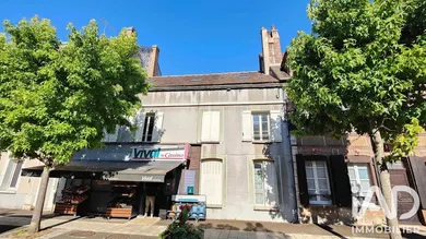 Immeuble à Villeneuve-l'Archevêque (89190)