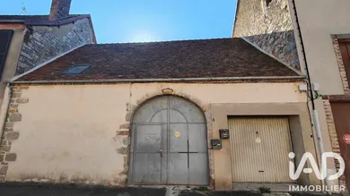 Immeuble à Villeneuve-l'Archevêque (89190)