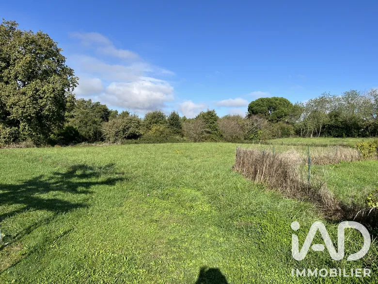 Terrain 2002 m² · à Gondrin · 28 000 €