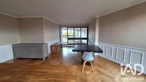 Apartment in Le Chesnay (78150)
