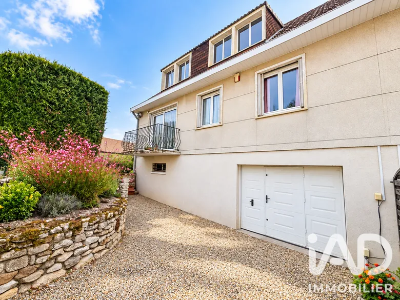 Maison 5 pièces 77 m² · à Commeny · 77 m² · 245 000 €