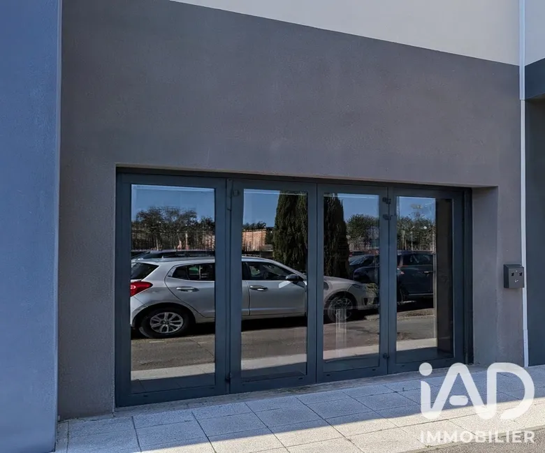 Local commercial 90 m² · à Salon-de-Provence · 90 m² · 274 000 €