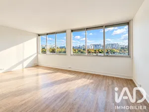 Apartment in Courbevoie (92400)