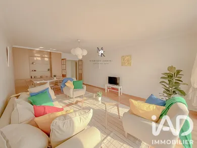 Appartement à Paris (75116)