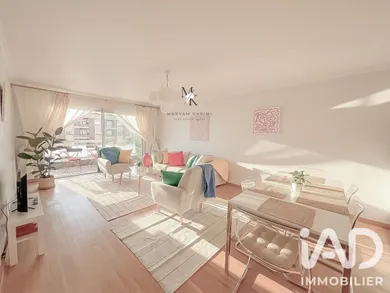 Appartement à Paris (75116)