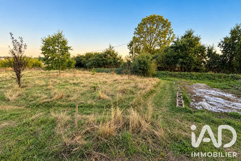 Terrain 900 m² · à Saulnières · 91 000 €