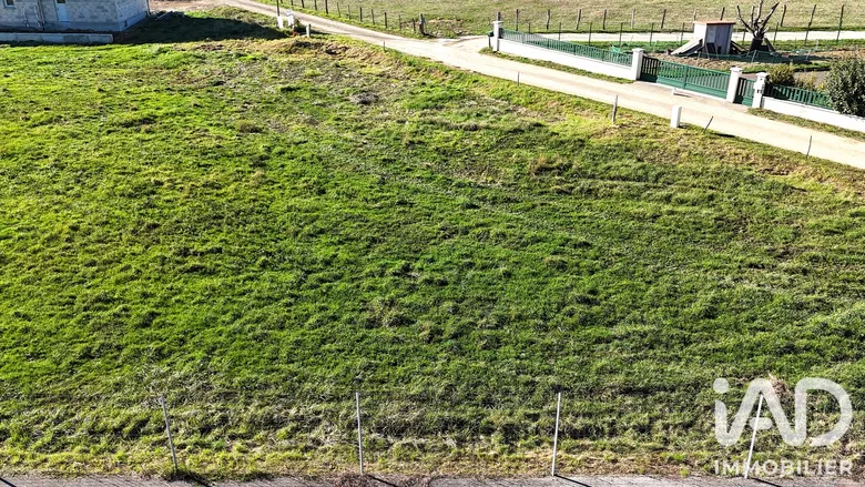 Terrain 1077 m² · à Montagney · 42 000 €