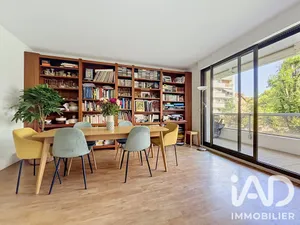 Apartment in Courbevoie (92400)