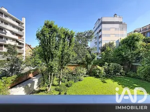Apartment in Courbevoie (92400)