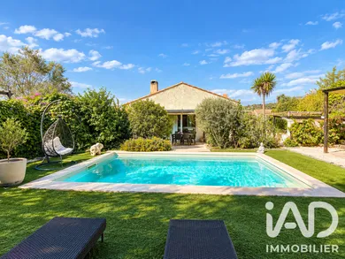 Maison à Roquebrune-sur-Argens (83520)