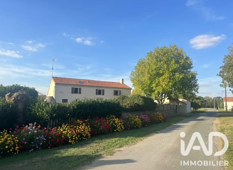 Maison 10 pièces 169 m² · à Nalliers · 169 m² · 360 000 €