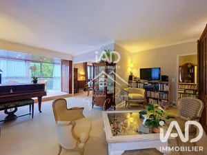 Apartment in Le Chesnay (78150)