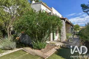 Townhouse in Rousset (13790)