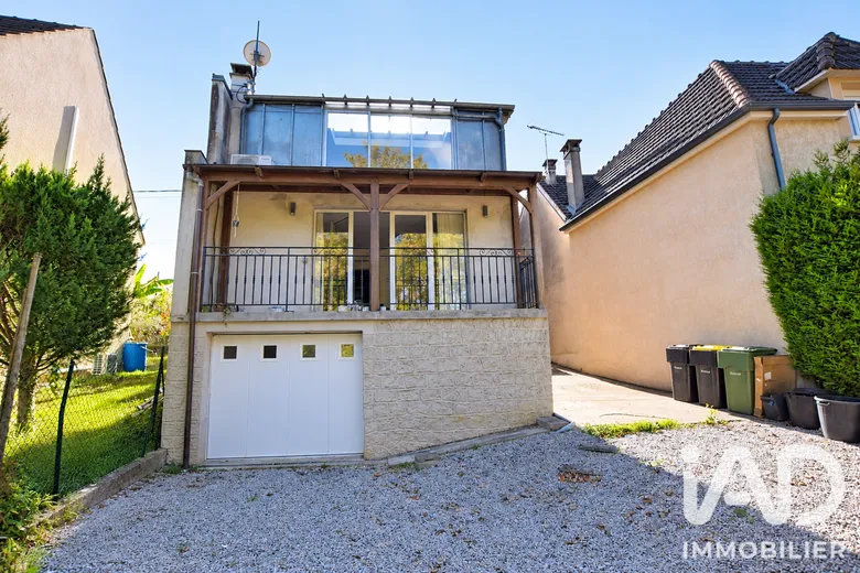 Maison 5 pièces 91 m² · à Crécy-la-Chapelle · 91 m² · 290 000 €