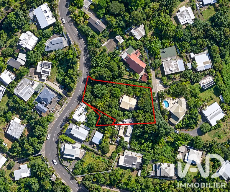 Terrain 1846 m² · à Saint-Denis · 570 000 €