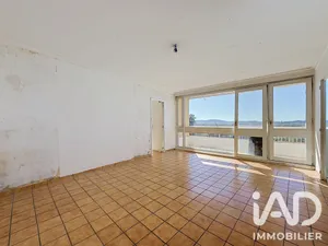Apartment in Mondragon (84430)