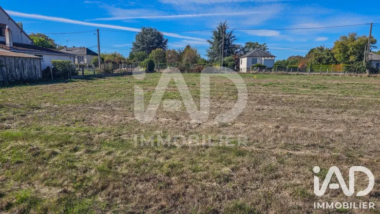 Terrain 3773 m² · à Noyers · 35 000 €