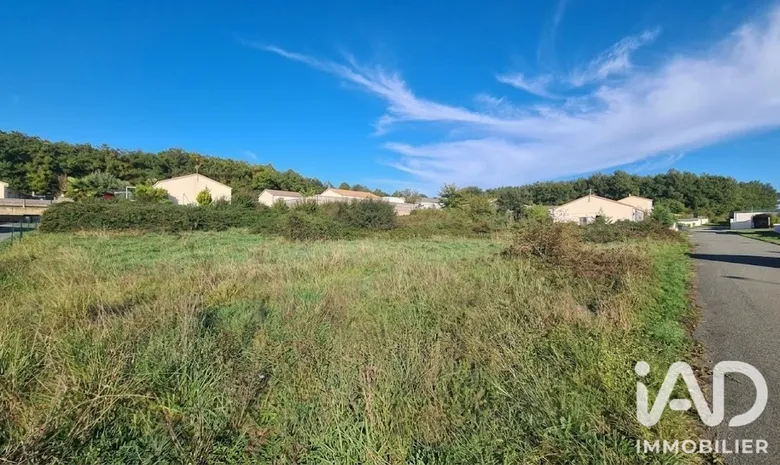 Terrain 906 m² · à Ligugé · 68 420 €