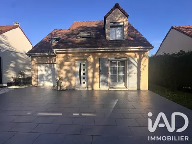 Maison traditionnelle à Savigny-le-Temple (77176)