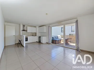 Apartment in Bordeaux (33300)