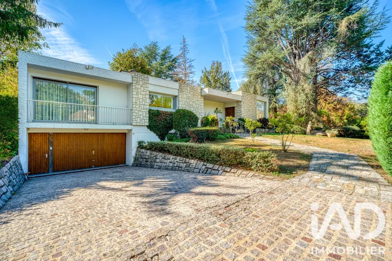 Maison 8 pièces 380 m² · à La Rochette · 380 m² · 750 000 €