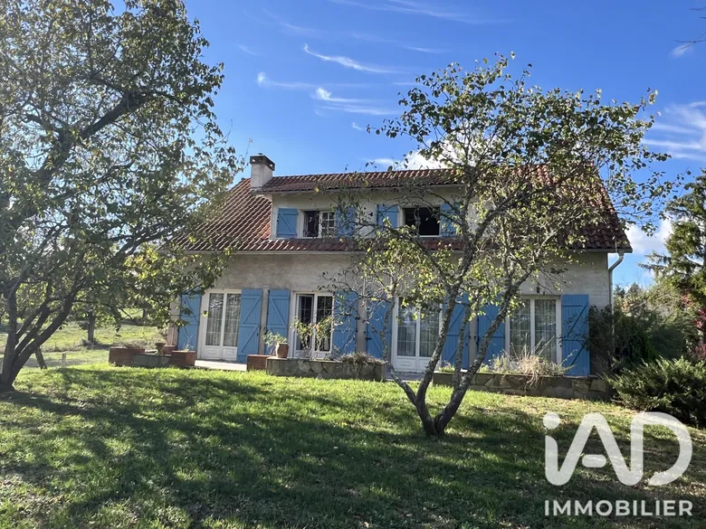 Maison 5 pièces 175 m² · à Saint-Priest-Bramefant · 175 m² · 250 000 €