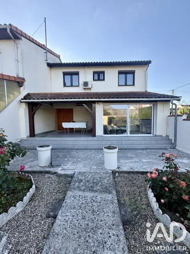 Townhouse in Bordeaux (33100)
