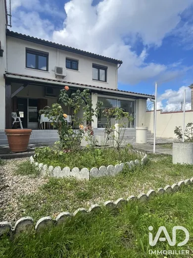 Townhouse in Bordeaux (33100)