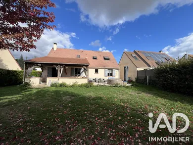 House in Nogent-le-Roi (28210)