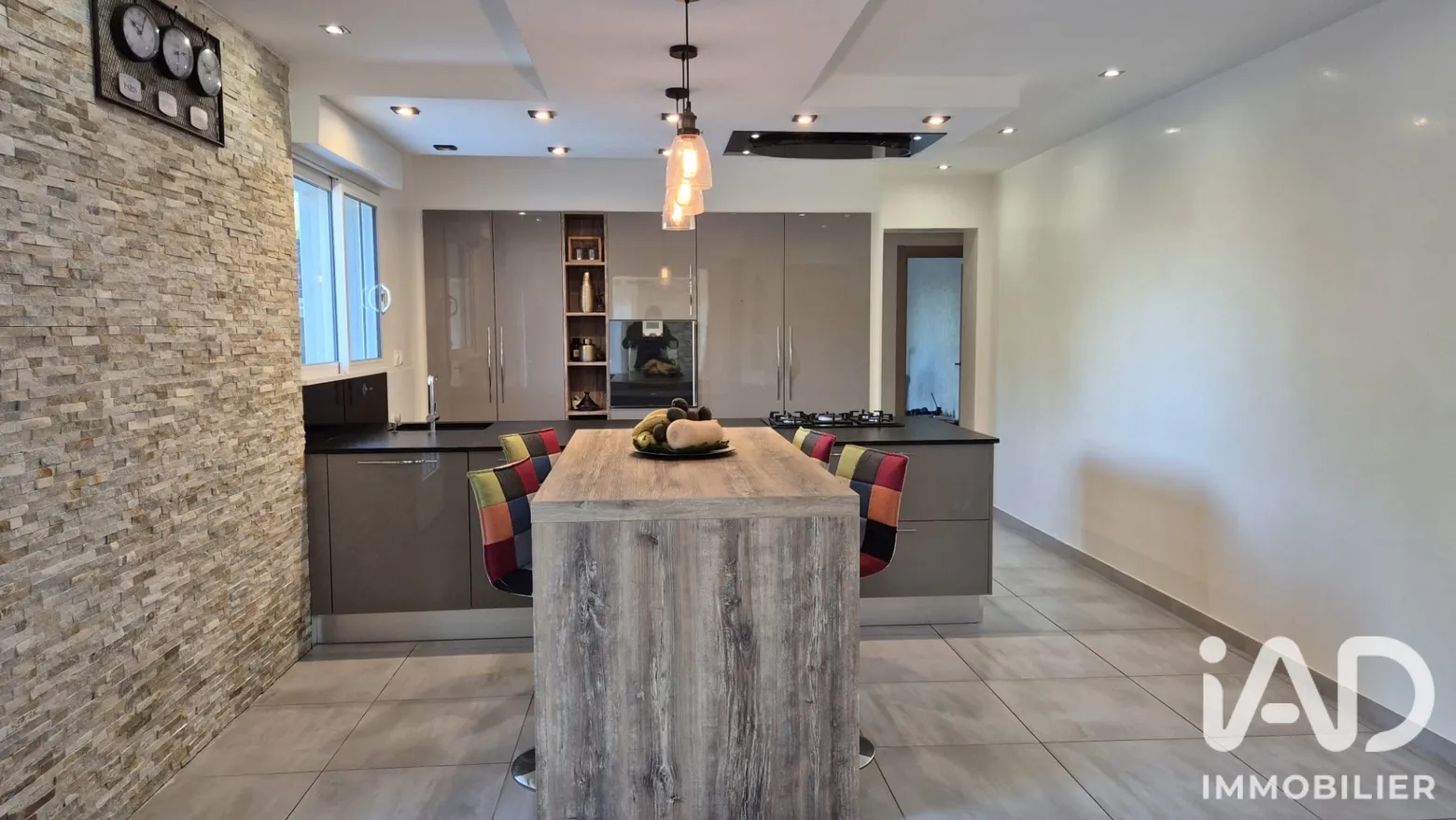 Vente maison à Chabeuil (26120) : maison traditionnelle 8 pièces 250 m² - 2137427 — 2