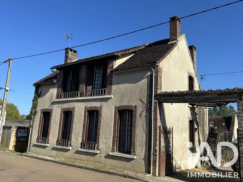 Maison 8 pièces 124 m² · à Champlay · 124 m² · 68 000 €
