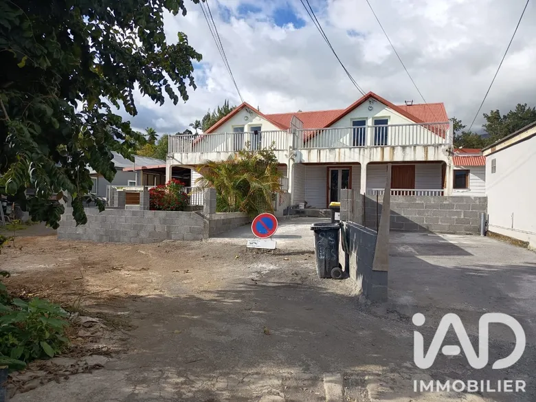 Maison 8 pièces 254 m² · au Tampon · 254 m² · 468 000 €