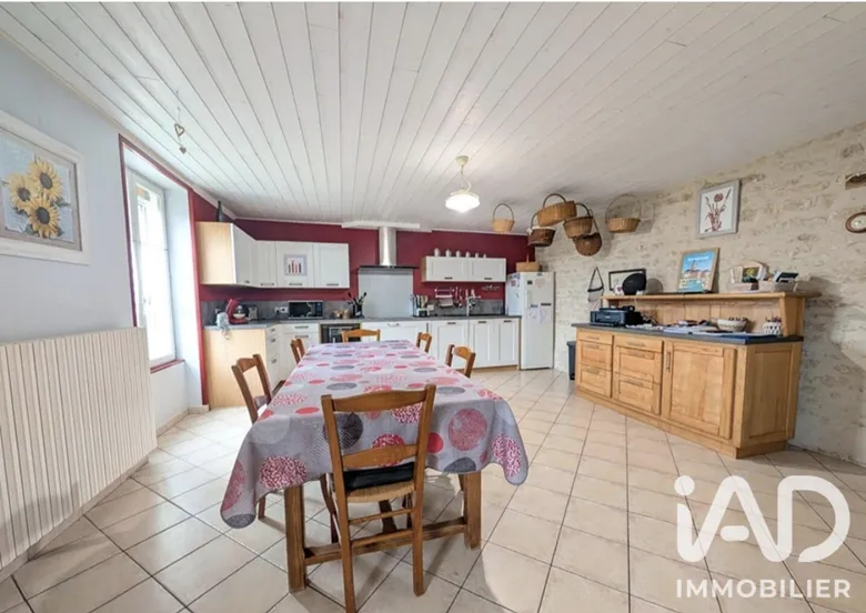 Maison 11 pièces 243 m² · à Bougon · 243 m² · 239 000 €