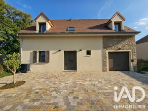 Architectural house in Houdan (78550)
