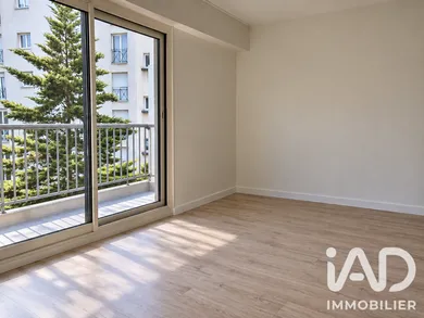 Apartment in Paris (75019)