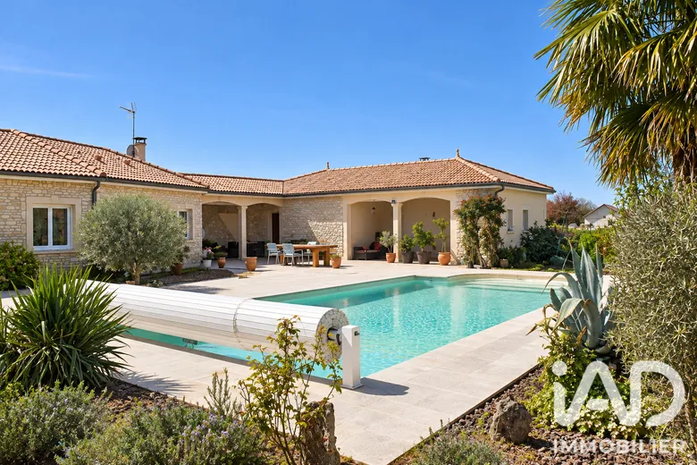 Maison 6 pièces 147 m² · à Tauriac · 147 m² · 395 200 €