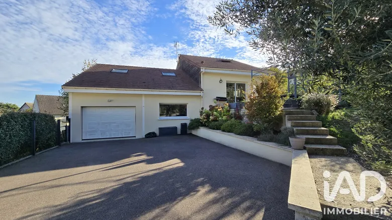 Maison 7 pièces 255 m² · à La Chapelle-Longueville · 255 m² · 449 000 €