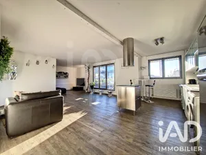 Apartment in Puteaux (92800)