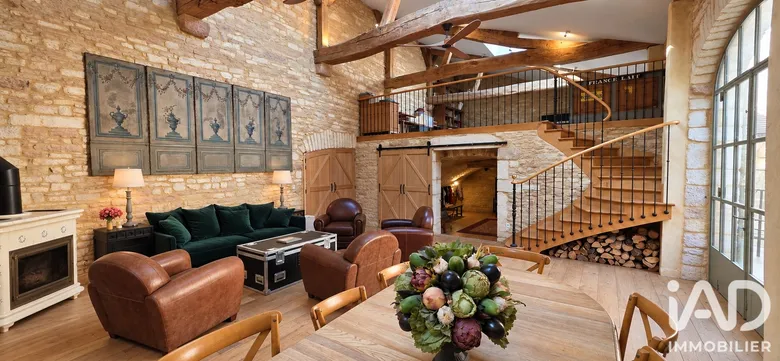 Maison 9 pièces 400 m² · à Givry · 400 m² · 985 000 €