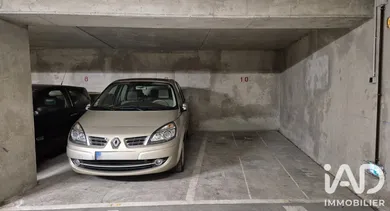 Parking à Paris (75015)