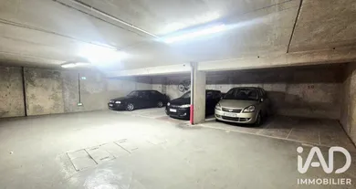 Parking à Paris (75015)